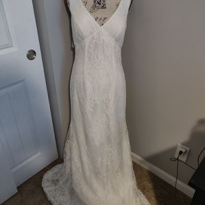 Lace wedding dress